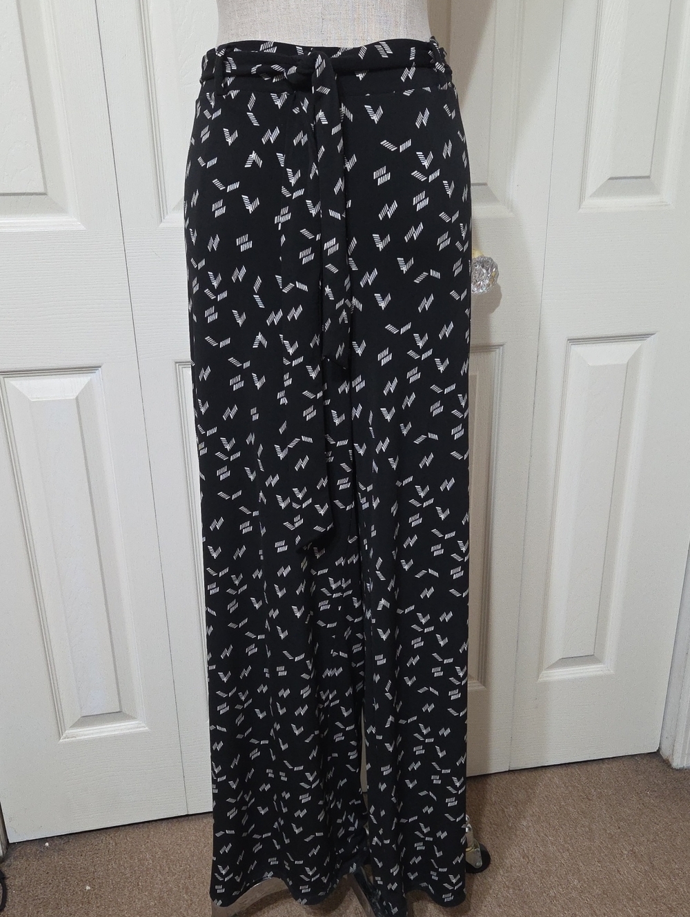 White House Black Market Black Wide-Leg Printed Pants with Tie Waist